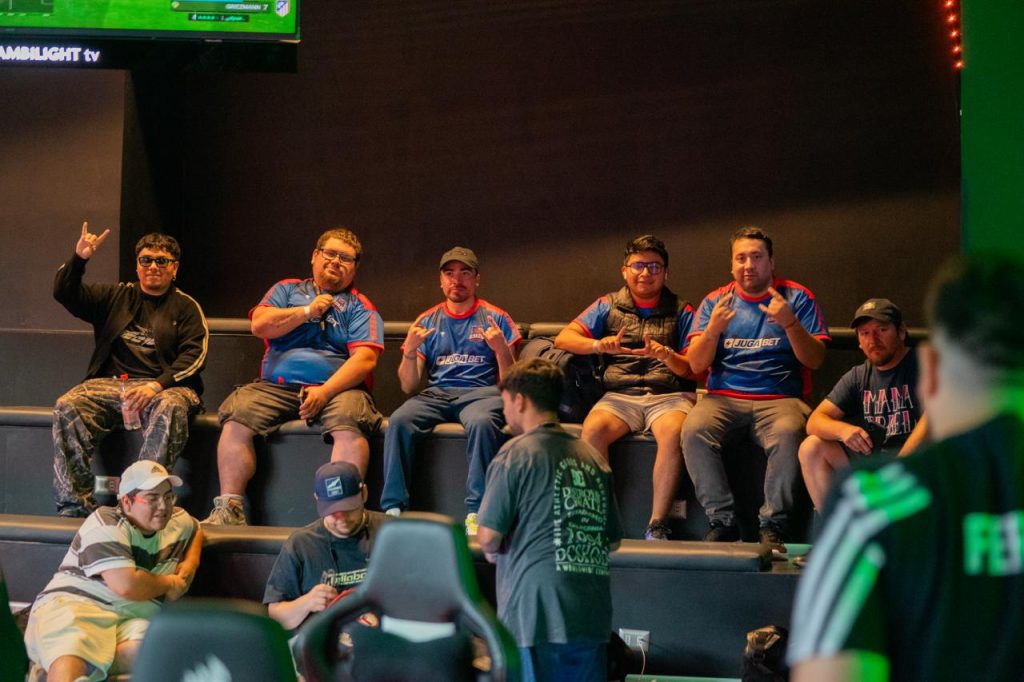 Parte del clan de Azules eSports en el presencial organizado por ZeSports